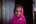 meisje met roze doek