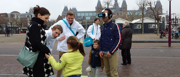 Straatwervers op een plein