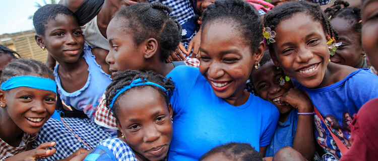 Een groep leerlingen van de Gesco primary school in Yopougon, Ivoorkust, hebben tijdens de Internationale dag van het Kind hun school de leiding overgenomen.