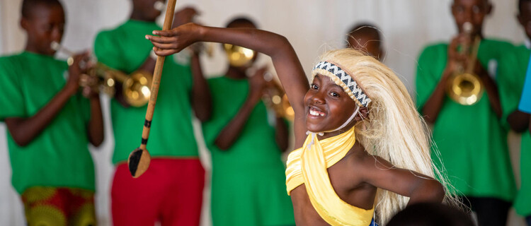 UNICEF-theatermaand laat kinderen spelen