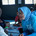 Een specialist kinderbescherming van UNICEF Indonesië geeft psychosociale zorg in een 'safe space'. Dat is een veilige plek waar kinderen weer even onbezorgd kunnen spelen. Inmiddels volgen 1.747 kinderen psychosociale zorg activiteiten.