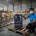 Medewerker in UNICEF loods. Er is enorme behoefte aan medische apparatuur zoals ventilatoren en zuurstofconcentratoren (OC's).