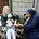 UNICEF-directeur Catherine Russell heeft de 2-jarige Khalid op schoot. 