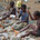 Kinderen in Sierra Leone die kinderarbeid verichten. 