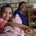 Putri en moeder agustina in indonesië